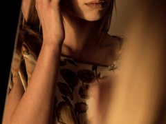 Abschlusskollektion, Designer: Hivya Camur Model: Christina, Kleid, Studio Photography warm light, mirrow, beauty, http://hivling.com/