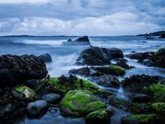 Phantasiewelt; Irland Connemara Cleggan, Langzeitbelichtung in der Abenddmmerung