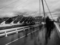 Fugnger ber die  Samuel Beckett Bridge, Dublin ,Irland