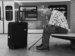 warten; Stuttgart Hauptbahnhof